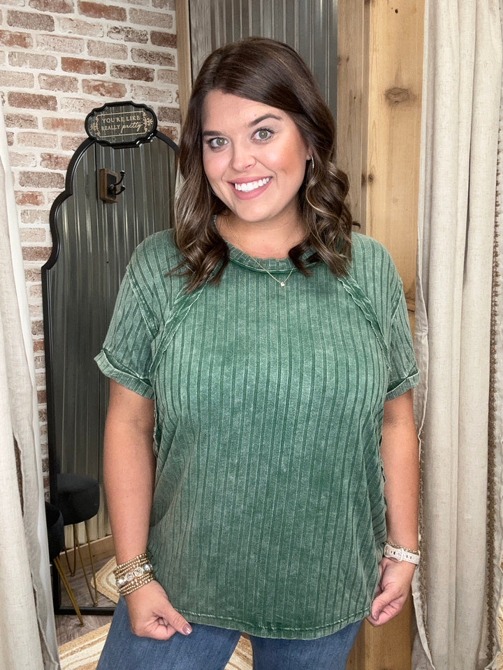 ACID WASHED RIBBED SHORT SLEEVE BOAT-NECK TOP | Dk Green