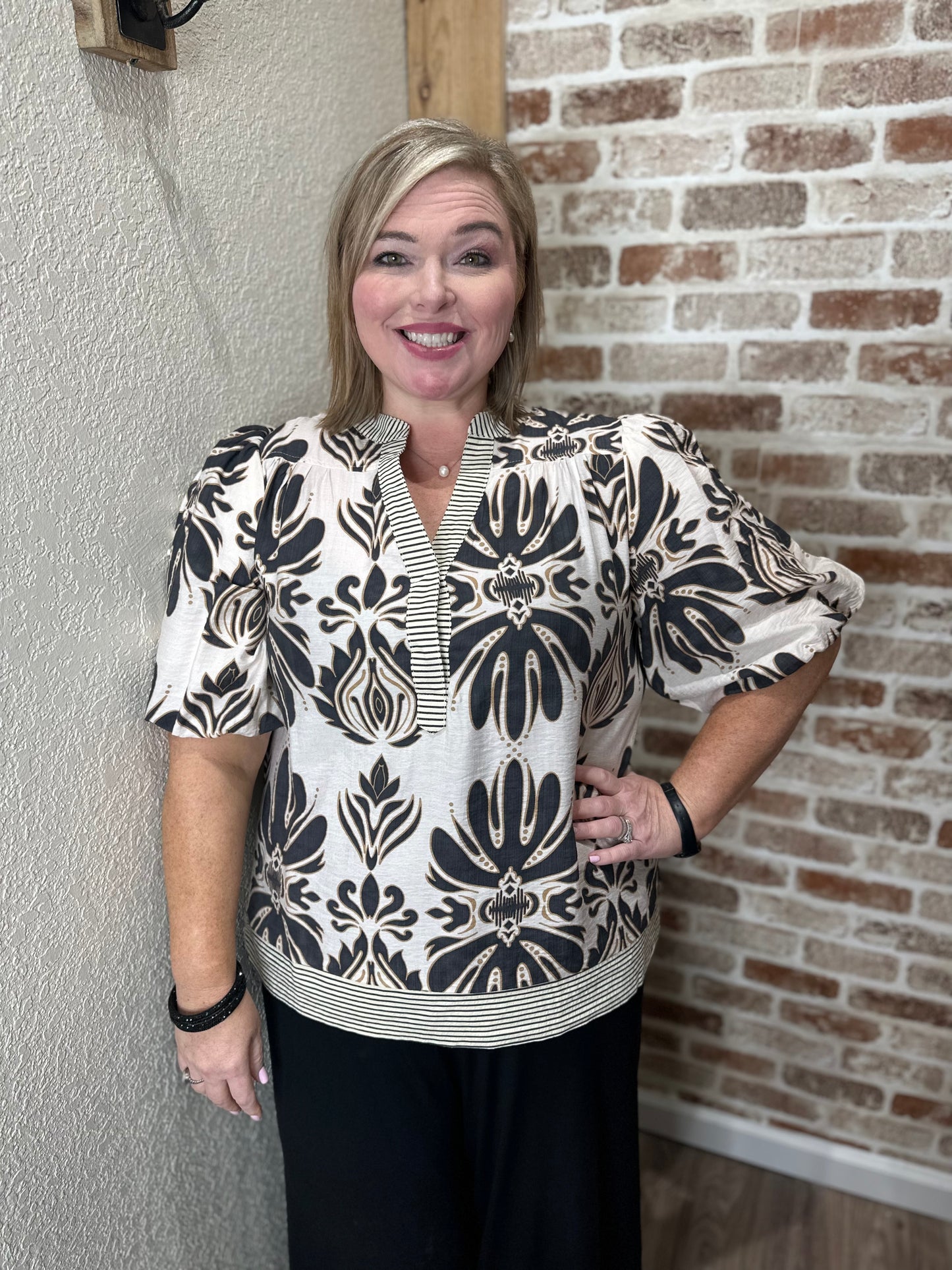 Can't Leave it Alone Top| Curvy