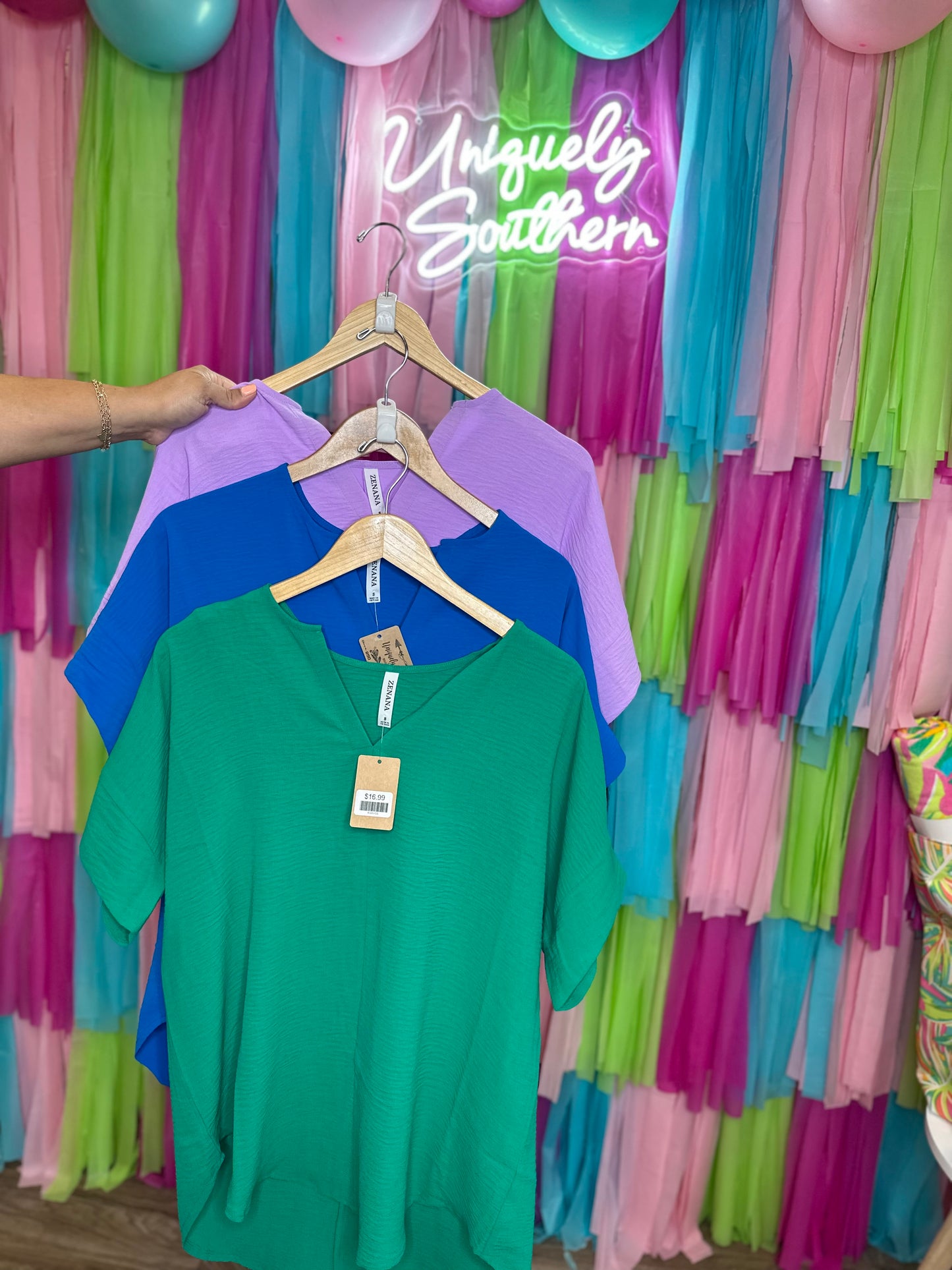 WOVEN AIRFLOW SPLIT NECK SHORT SLEEVE TOP