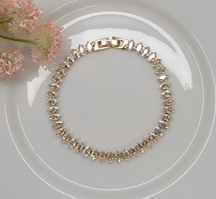 Vera Gold Bracelet
