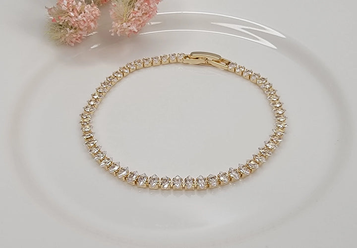 Vera Gold Bracelet