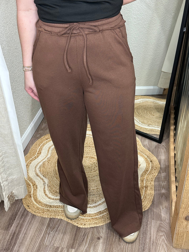 BROWN | FLEECE EXPOSED SEAM WIDE LEG SWEATPANTS