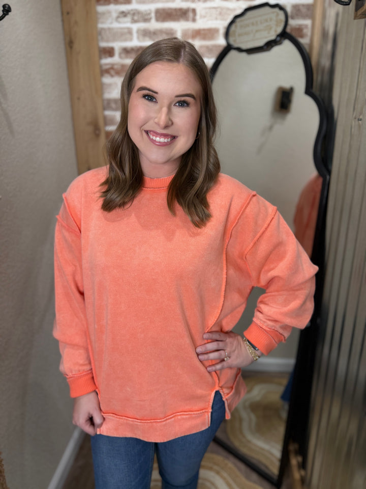 CORAL | ACID WASH EXPOSED-SEAM FLEECE SWEATSHIRT