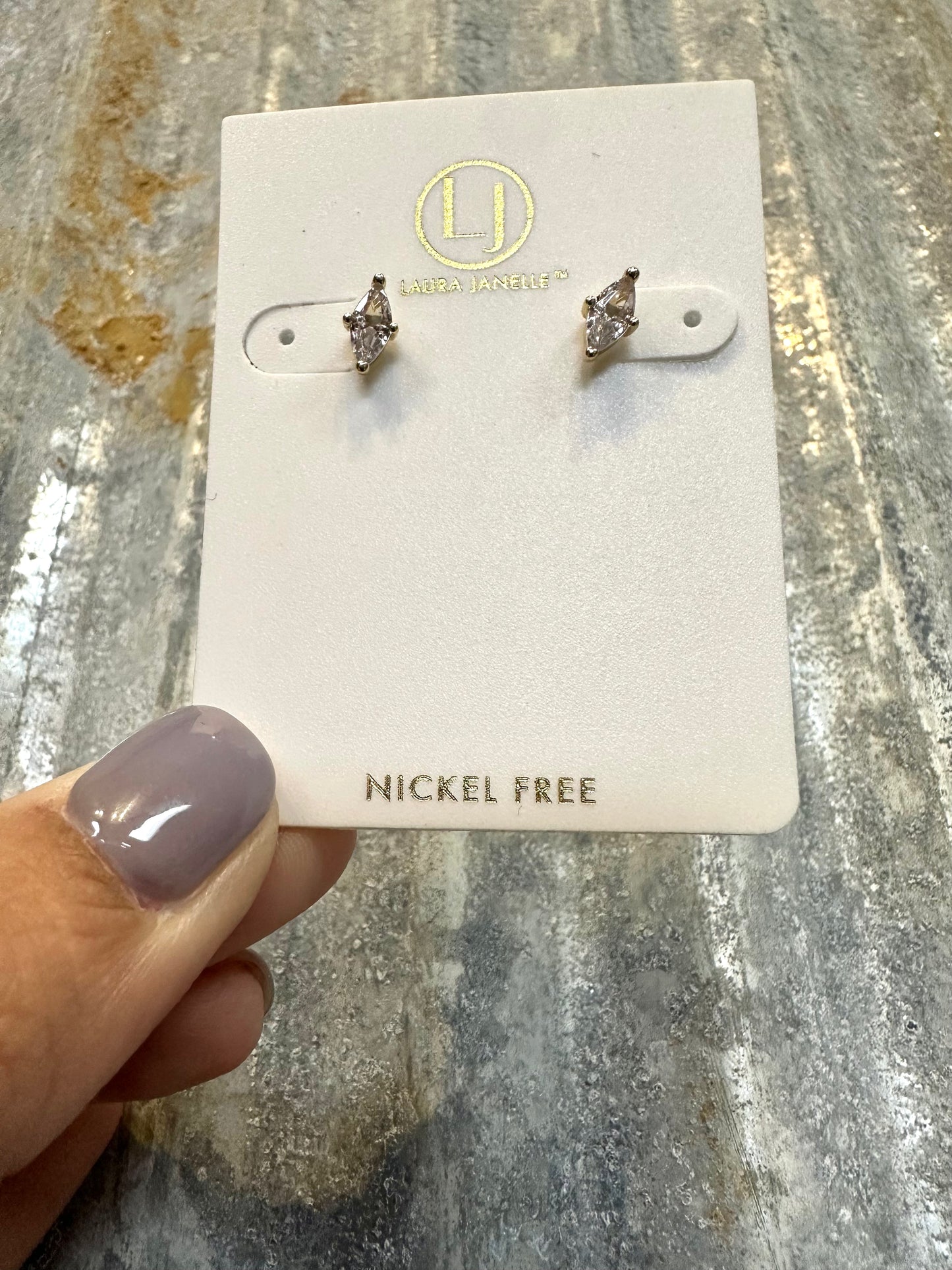 CRYSTAL RHOMBUS STUD EARRINGS