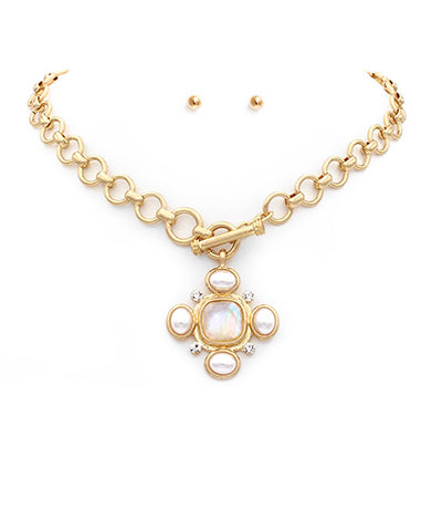 Allison Pearl Pendant Necklace
