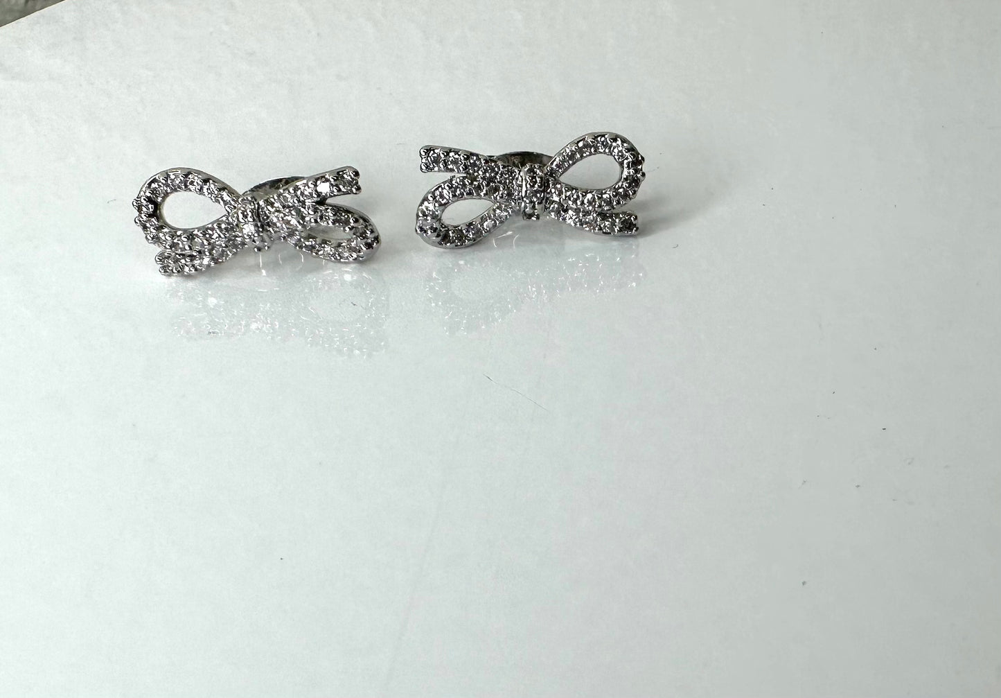 BOW STUD EARRING