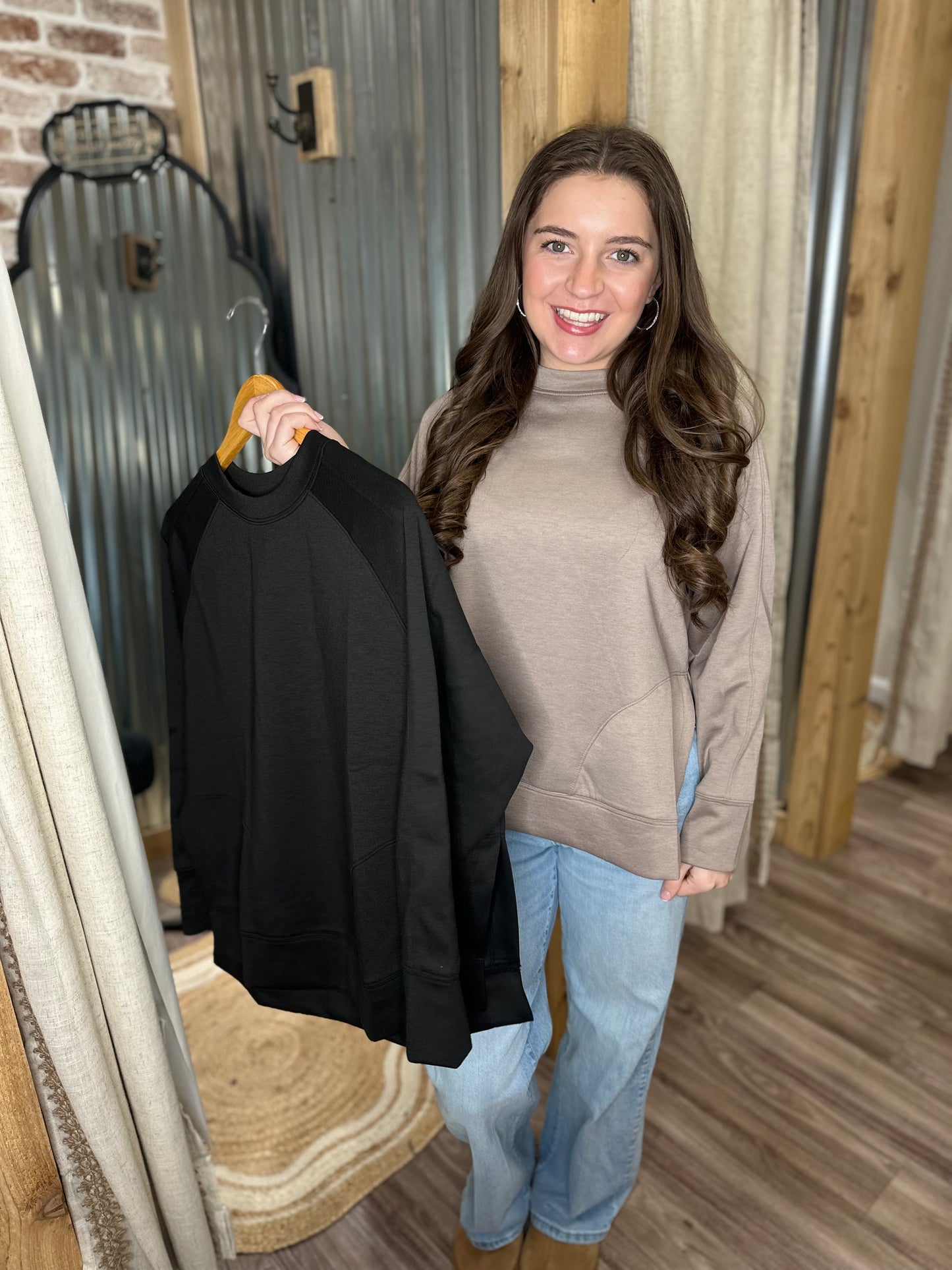 BLACK | SCUBA ROUND NECK PULLOVER WITH SIDE SLITS