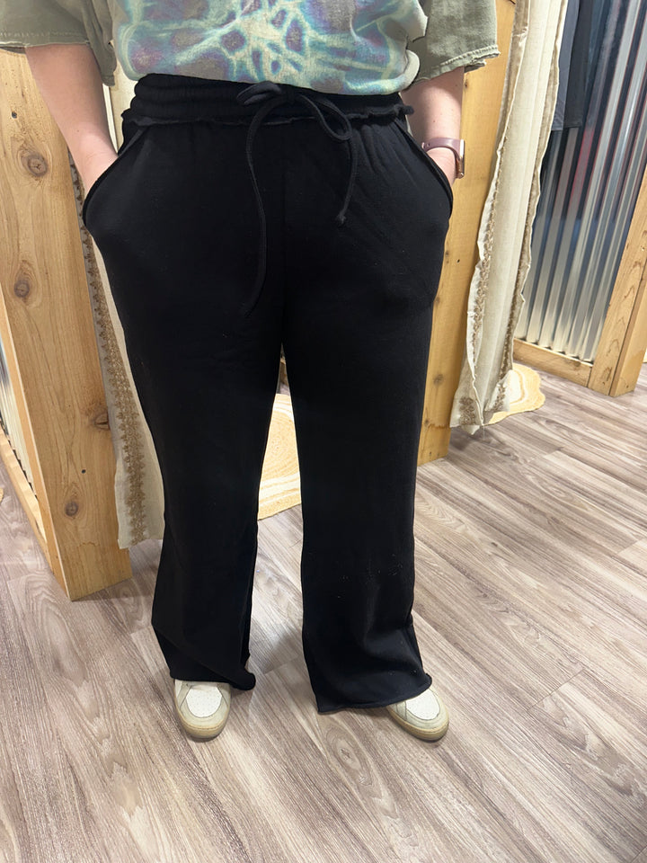 BLACK | FLEECE EXPOSED SEAM WIDE LEG SWEATPANTS