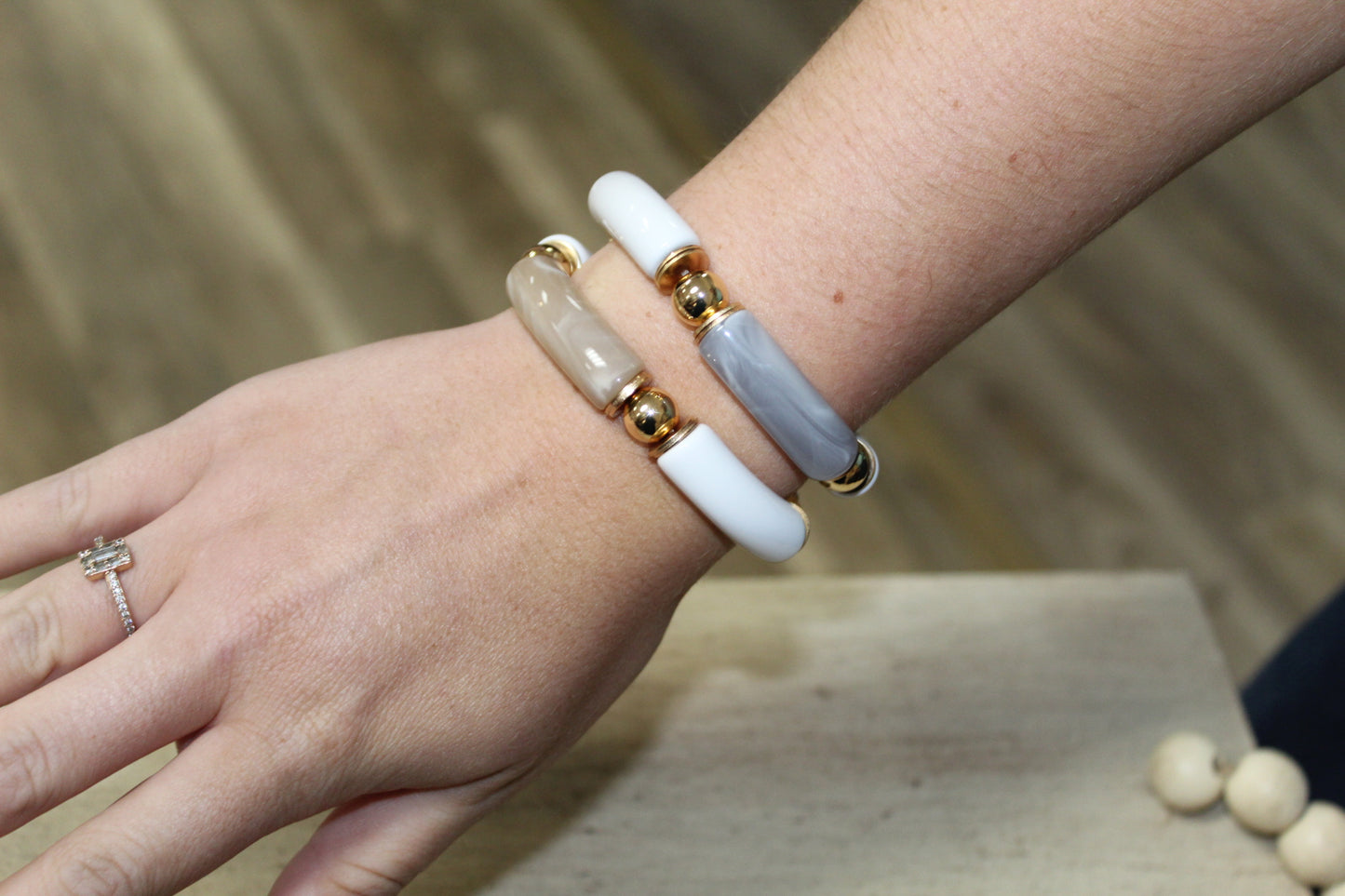 Bamboo stretch bracelet w ball