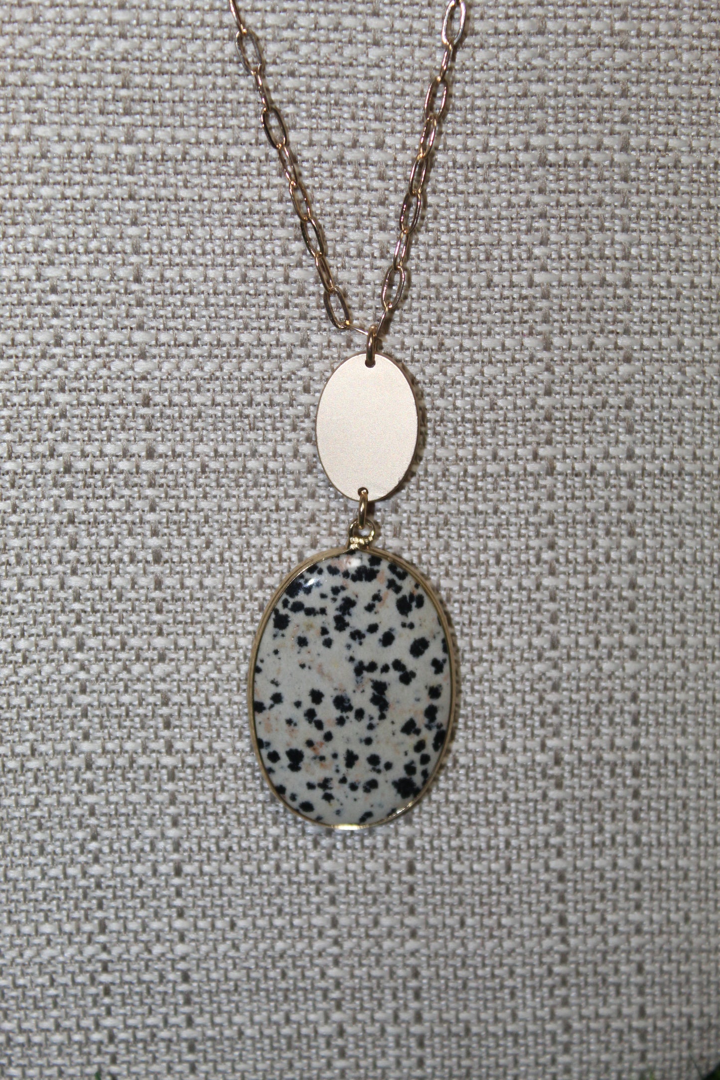 Speckled Oval Pendant Necklace
