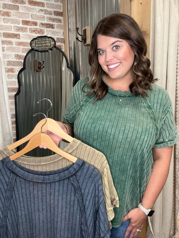 ACID WASHED RIBBED SHORT SLEEVE BOAT-NECK TOP | Dk Green