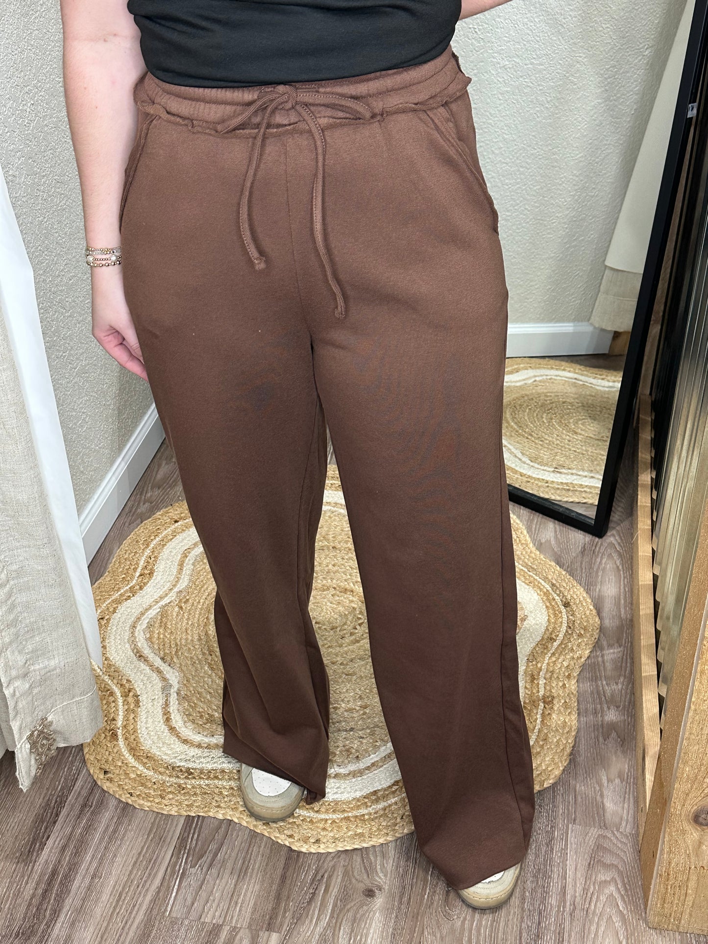 BROWN | FLEECE EXPOSED SEAM WIDE LEG SWEATPANTS