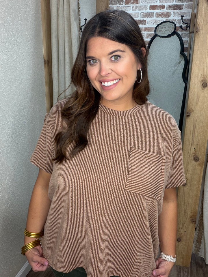 BROWN | PLUS RAISED RIB SHORT SLEEVE FRONT POCKET TOP