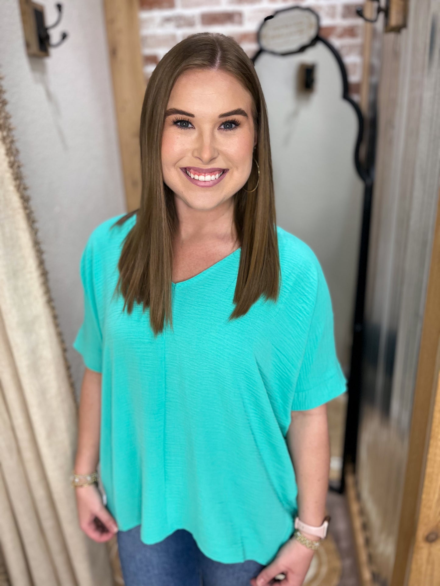 Lainey Woven V-Neck Airflow Top| Mint